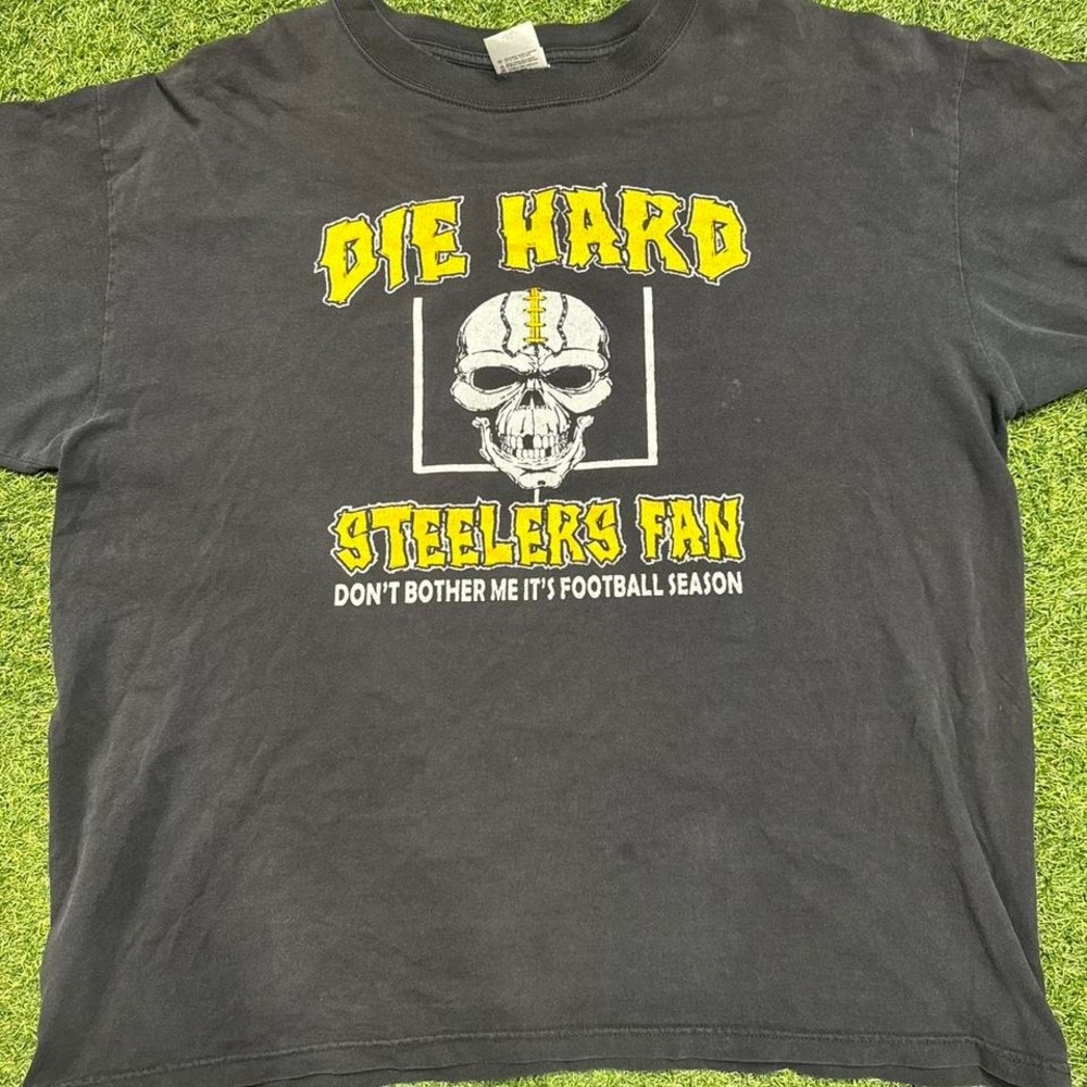 Die Hard Steelers Fan Tee (XL)‎